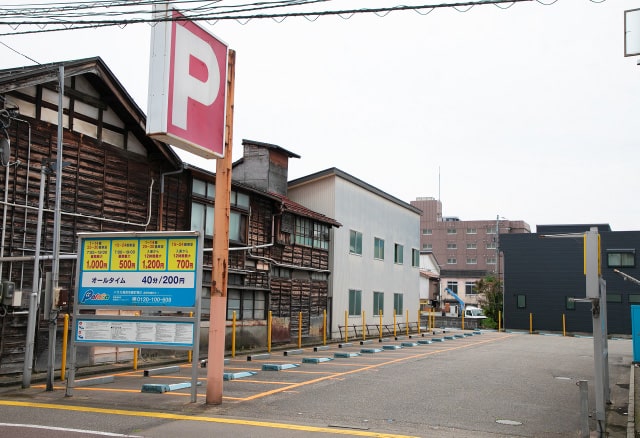 提携屋外駐車場